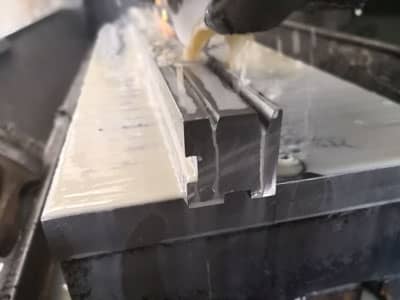 Nc Fine Grinding of Double V Groove